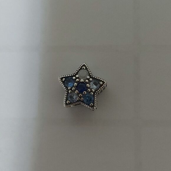 925 Sterling Silver Star Charm - Picture 7 of 7